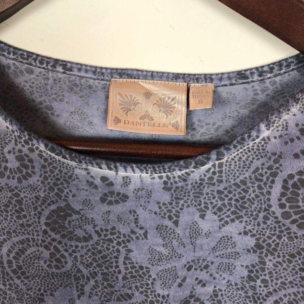 Dantelle Blue Distressed Floral Cap Sleeve Tee - Picture 3 of 5